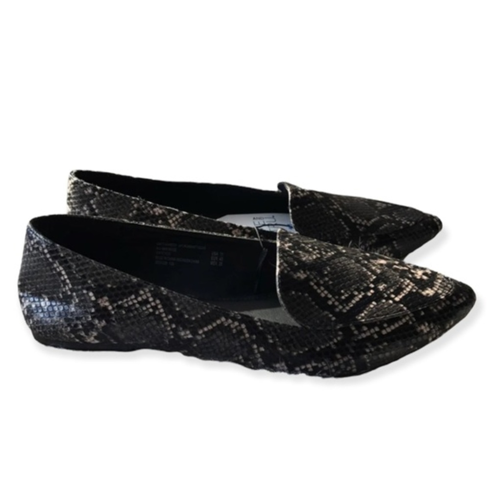 Time and Tru Black Flats with Snakeskin Pattern Womens Size 11 Slip On New